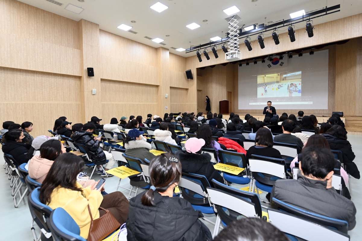연수구는 지난 31일 연수구 국제언어체험센터에서 지역 내 학부모를 대상으로 국제언어체험센터 학부모 설명회를 열었다